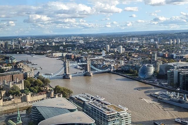 Private London walking Tour along River Thames with Local Guide