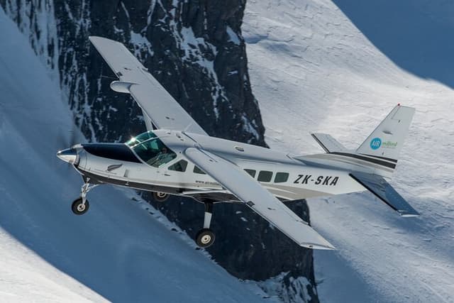 Milford Sound Scenic Flight with Landing from Queenstown