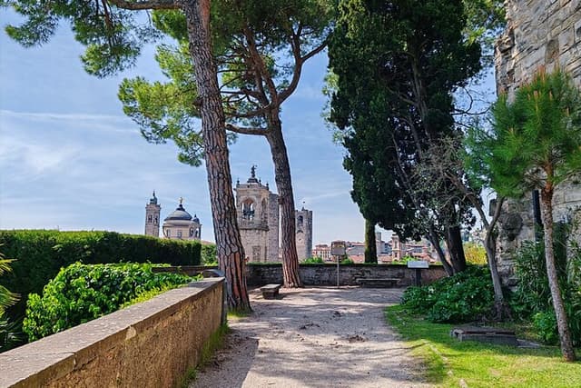 Guided tour of the upper city of Bergamo with French-speaking guide