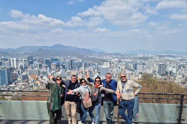 Signature Seoul : Netflix Sites, Street Food & N Seoul Tower