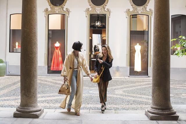 Milan Tour of the Milanese Streets with Personal Shopper