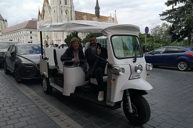 Private Sightseeing Tour using Electric Tuk Tuk Ride in Budapest