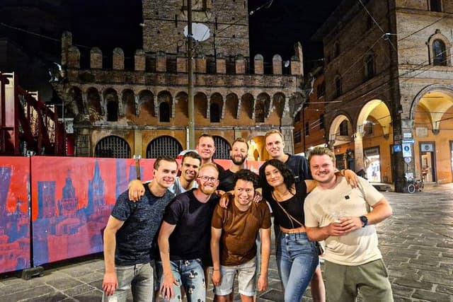 Bologna Pub Crawl to meet people