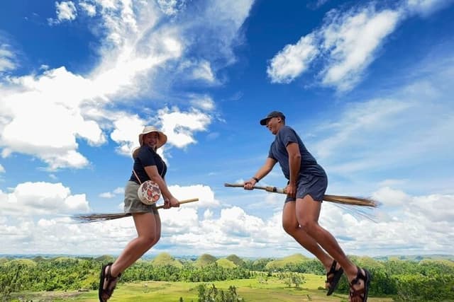 Private Bohol Tour: Chocolate Hills, Tarsiers & Loboc River