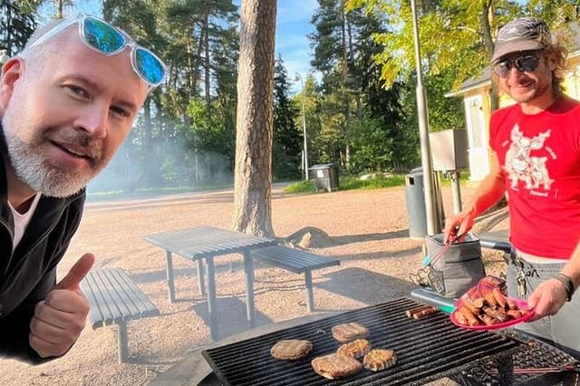 Explore happiest Helsinki: Bike/Ebike: BBQ, Sauna, Forest, &Parks