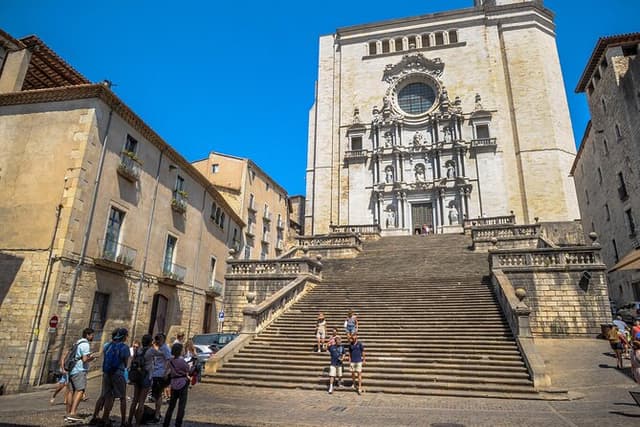 Girona & Costa Brava Small Group Tour From Barcelona with Paella!