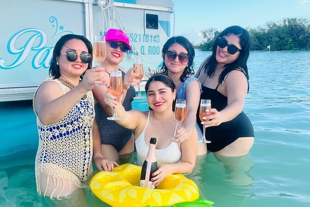 5 Hour Private Tour of the Rapids of Bacalar in Pontoon