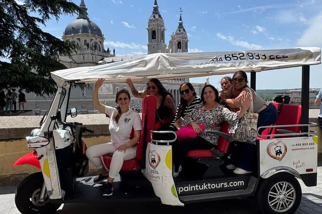 Madrid Tuk Tuk & Olé Experience – Private 1.5h Cultural Tour