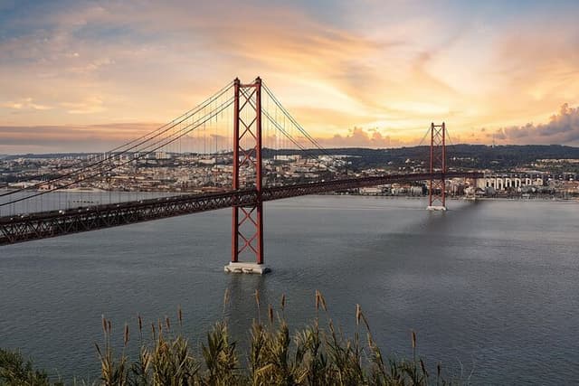 Private Tour of Cristo Rey and Arrábida