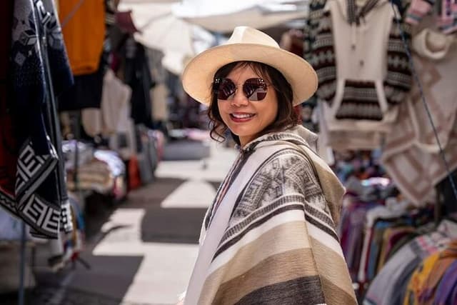 Otavalo Adventure: Discover Kichwa Culture, Lakes & Crafts