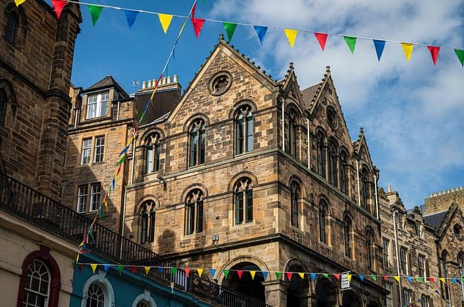 Best Edinburgh Photo Shoot Tours & Guides