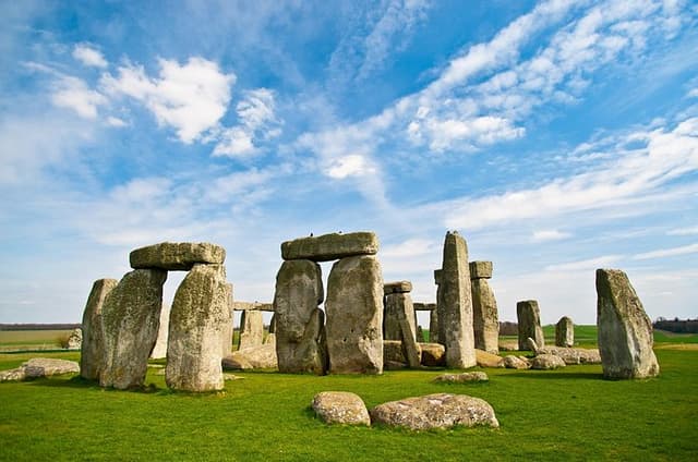 Private Neolithic Tour of the complete Stonehenge Landscape