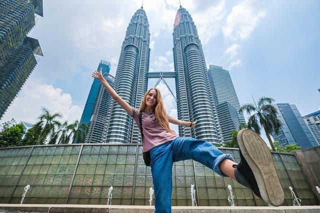 Private Kuala Lumpur City Tour : Petronas Twin Tower & Batu Caves