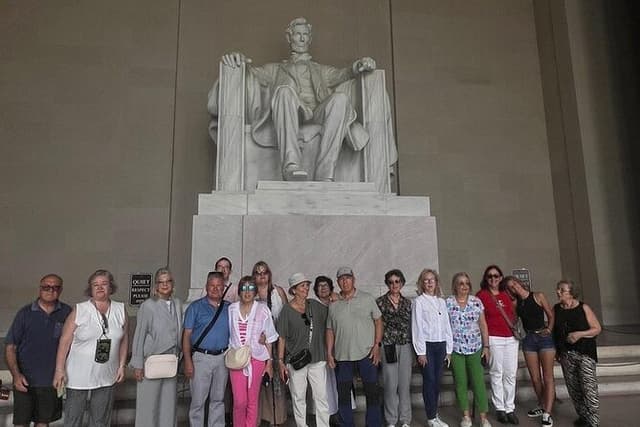 Small Group Washington DC Tour with Changing of the Guard