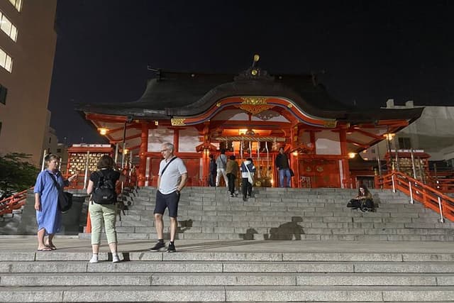 Shinjuku Night Walking Tour with Japanese Tokyo local