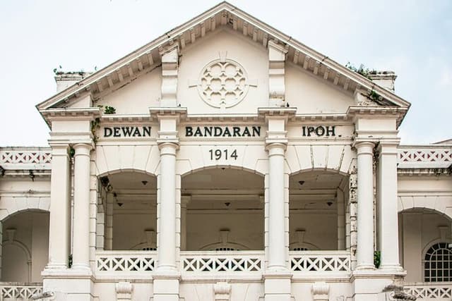 Ipoh Day Tour: Gua Tempurung, Kellie’s Castle & Concubine Lane