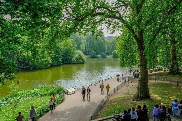 Sunday City Hike London - with Borough Market Lunchbreak & Pub