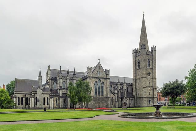 Private Dublin City Tour with Castles, Cathedrals & Culture