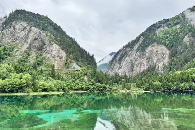 2-Day Chengdu to Jiuzhaigou Valley Scenic Tour
