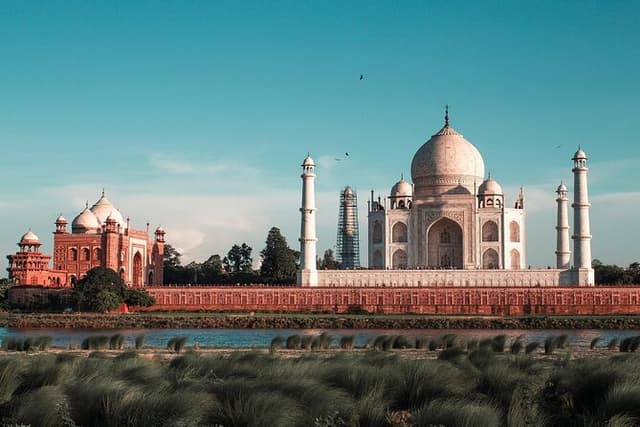 1-Day Trip to The Taj Mahal, Agra from Delhi by Super-fast Train