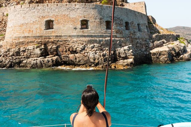 Agios Nikolaos: Kolokytha and Spinalonga Catamaran with Meal