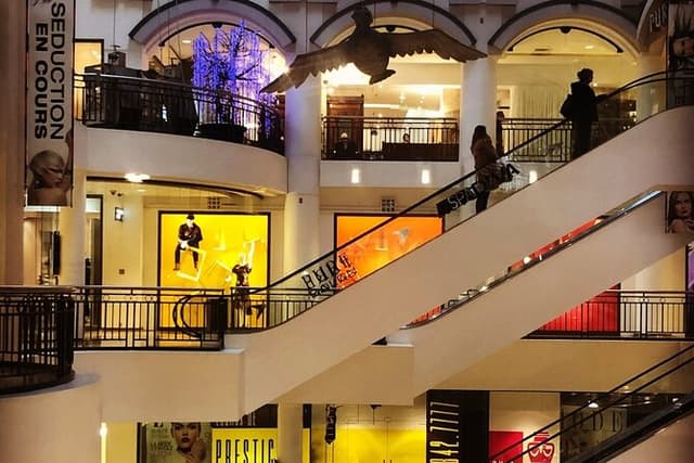 Discover Montreal's Underground City - Reso