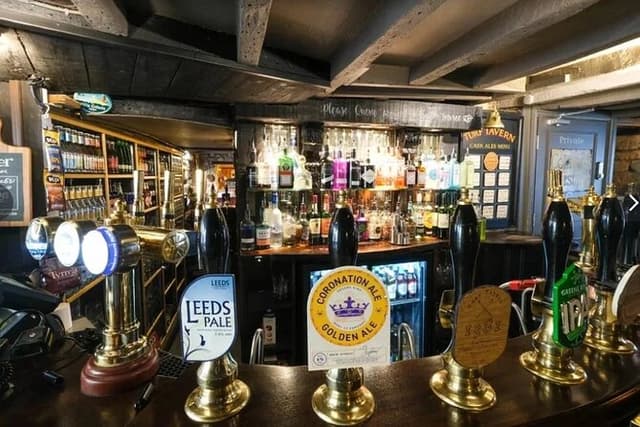 Oxford Pub Tour: Historic Pubs and Local Brews