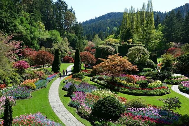 The Butchart Gardens Express Shuttle from Downtown Victoria
