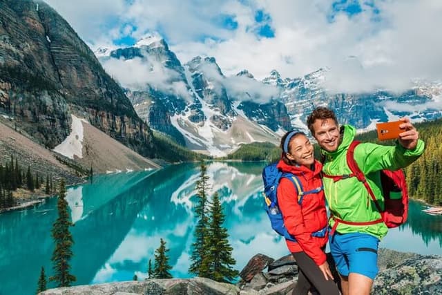 Lake Louise Moraine Lake Day Trip from Banff Calgary Canmore