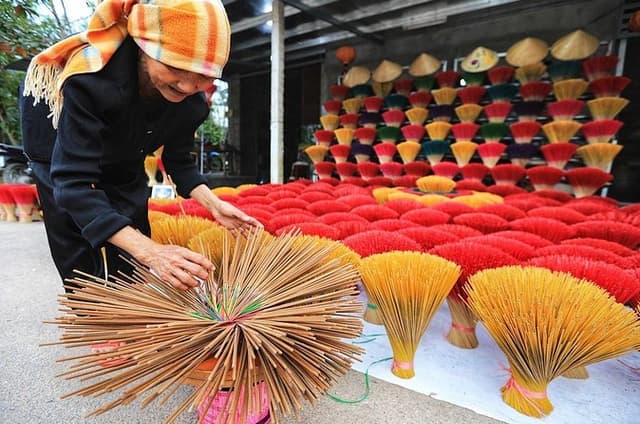 Quang Phu Cau Incense Village and Perfume Pagoda 1 Day Tour