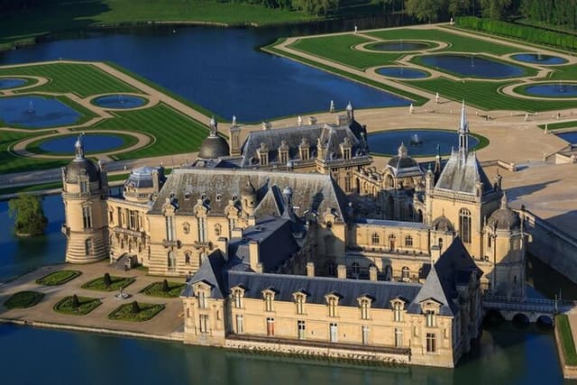 Royal getaway to the Domaine de Chantilly in Van Premium