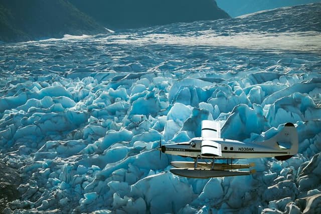 Taku Lodge Feast & 5-Glacier Seaplane Discovery