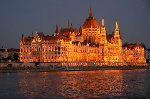 Budapest: Night Cruise Guaranteed Rooftop Seating & BYOB