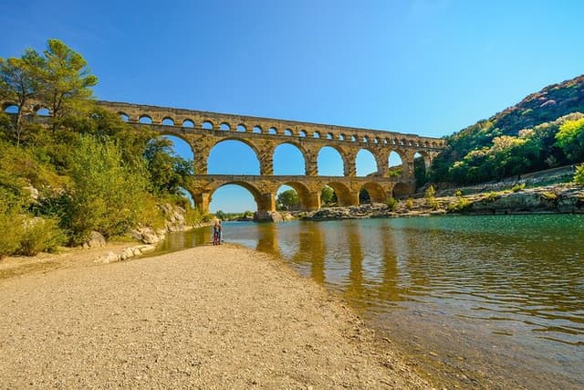 Private tour in Avignon and Pont du Gard