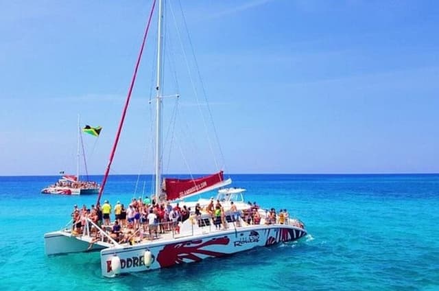 4-Hour Catamaran Party Cruise with Open Bar from Montego Bay