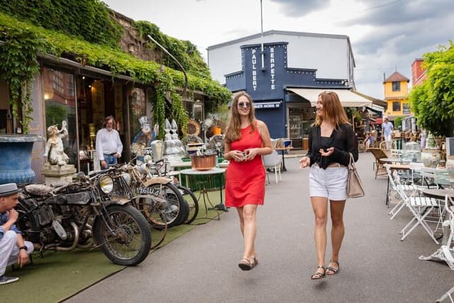 Flea Market Secrets near Montmartre: A Paris Hunt for Treasures