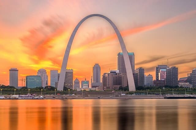 StL's Signature "Sights and Bites" - Private Tour in St. Louis