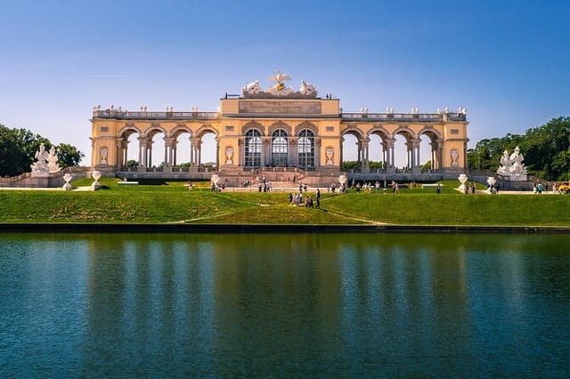 Vienna in 2 Hours: Private Express City Highlights Tour