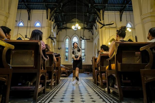Between Capitalism & Communism: Hong Kong History Tip Based Tour