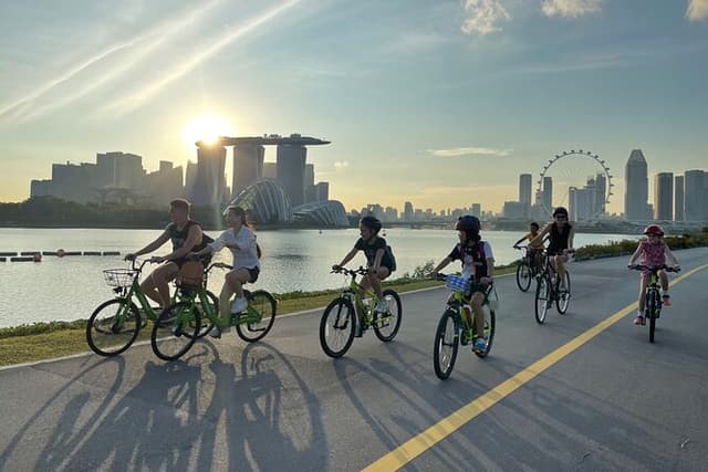 Marina Bay Sunset Bike Tour With Light Show