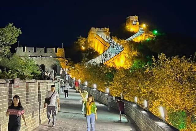 Private Badaling Great Wall Night Tour with English Driver