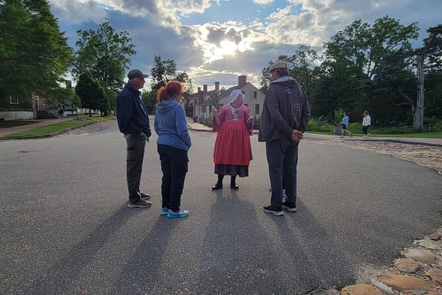 Murder, Mayhem, and Scandal: 1-hour Historical Character Tour