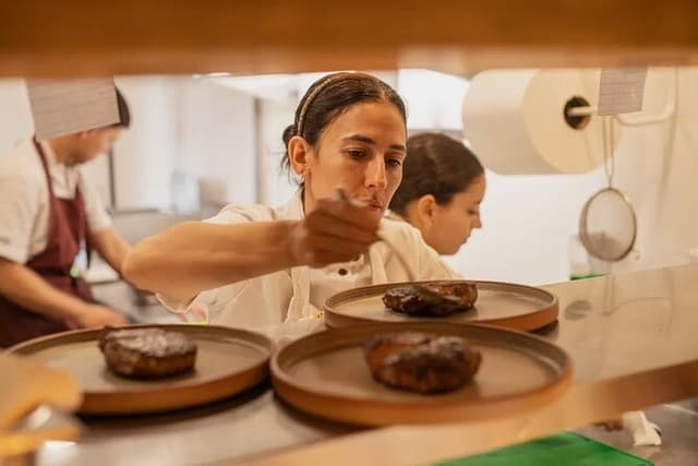 Visita Bodega Decero+Almuerzo Susana Balbo (Guia Michelin).