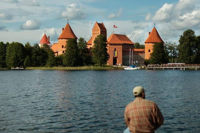 Best Vilnius to Trakai Bus Tour & Island Castle Experience