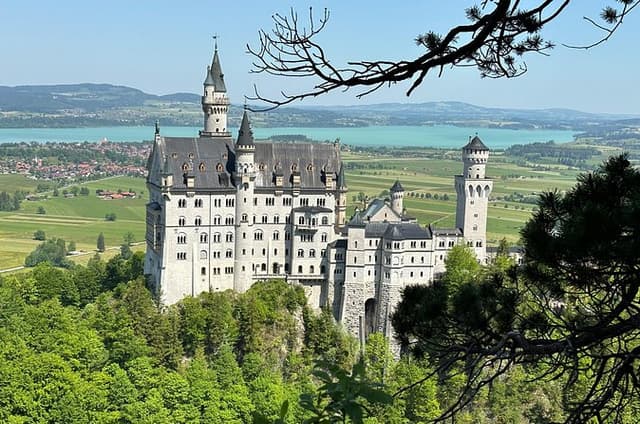 Neuschwanstein Castle Private Tour Skip the Line & Horse Carriage