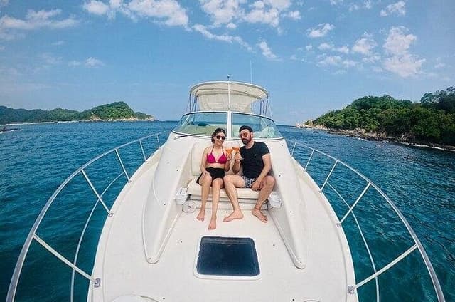 Private Yacht Tour of the Bays of Huatulco