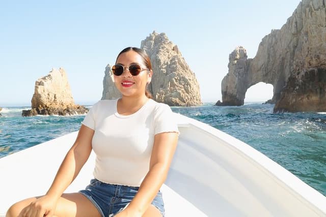 Group tour of the Cabo San Lucas Arch