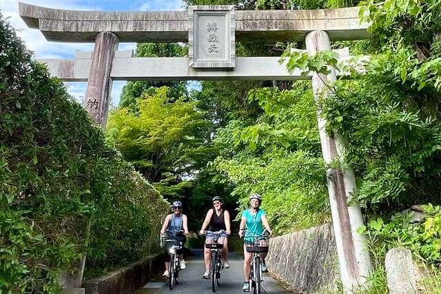 Pedal Adventure Kyoto E-Bike tour : True Kyoto Avoid the crowds