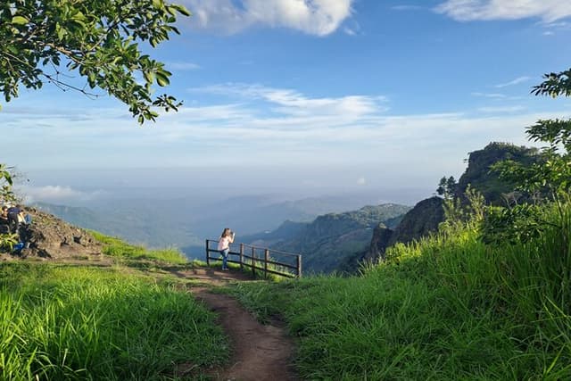 The Devil's Gate Hike & Local Food Tasting (Private Tour)