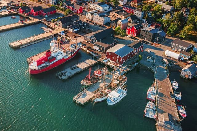 Peggy's Cove and Lunenburg- 6 hour Tour